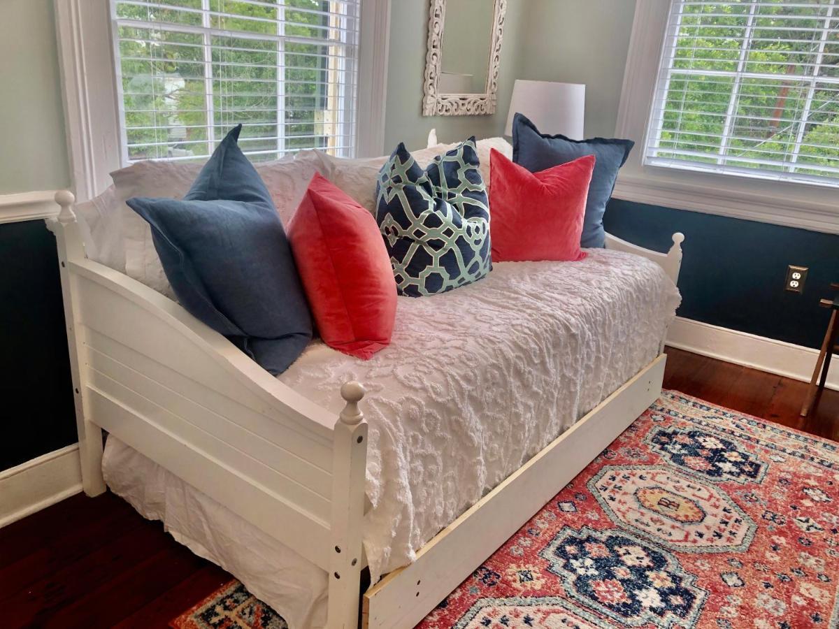 Daybed With Trundle In The Beautiful Ashley Inn 4 Blocks From King St Charleston Exterior foto